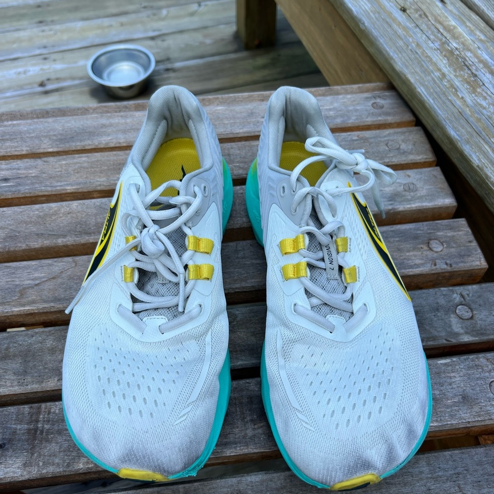 altra provision 7, lightly used, size 10